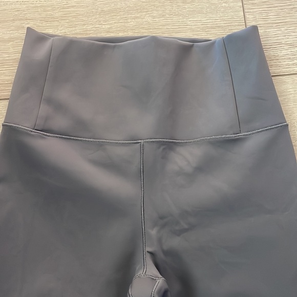 EUC Vuori Evolve Leggings - Picture 3 of 9